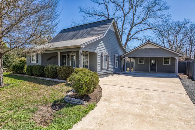 210 W Bell Street, Fayetteville, TX 78940