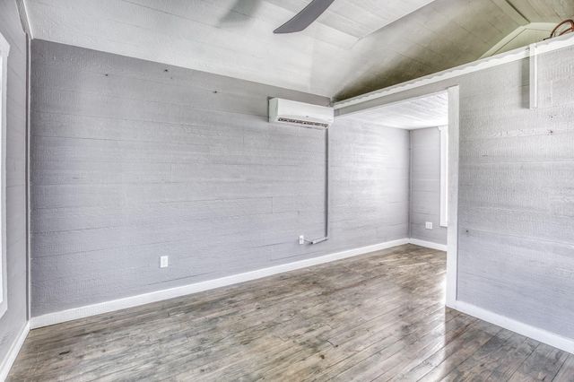 210 W Bell Street, Fayetteville, TX 78940