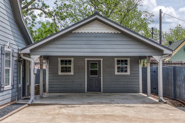 210 W Bell Street, Fayetteville, TX 78940