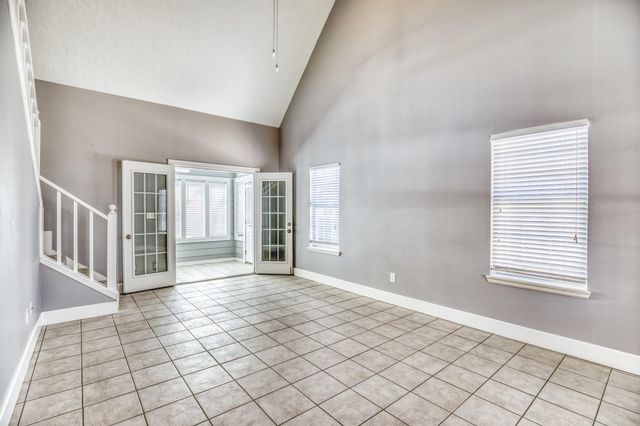 210 W Bell Street, Fayetteville, TX 78940