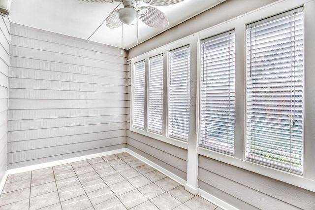 210 W Bell Street, Fayetteville, TX 78940