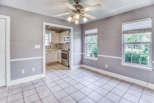 210 W Bell Street, Fayetteville, TX 78940