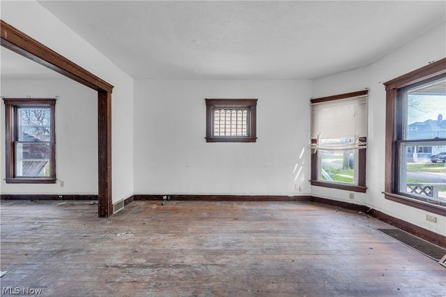 345 12th Street, Elyria, OH 44035