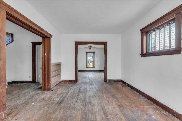 345 12th Street, Elyria, OH 44035