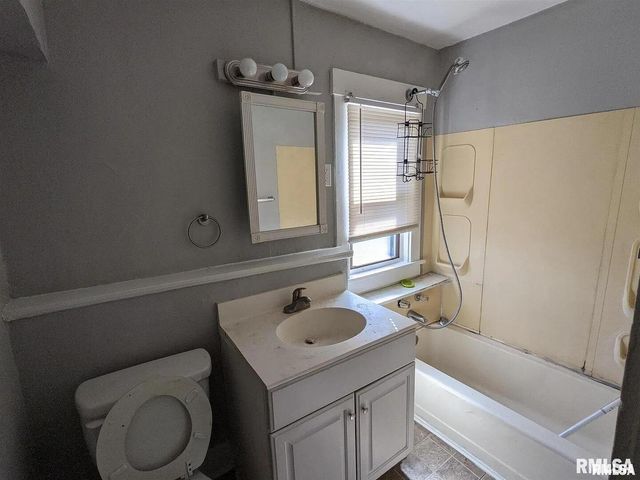 417 E 6TH Street, Davenport, IA 52803