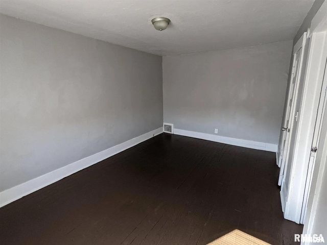 417 E 6TH Street, Davenport, IA 52803