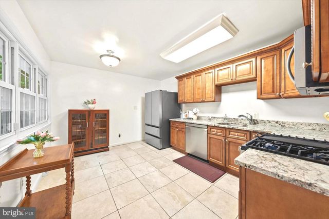 318 LAWYERS RD NW, Vienna, VA 22180