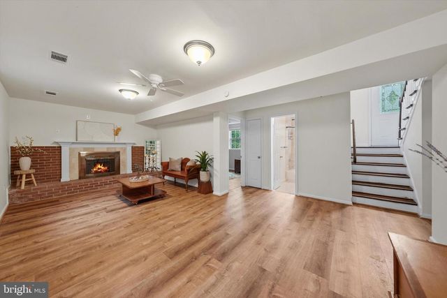 318 LAWYERS RD NW, Vienna, VA 22180