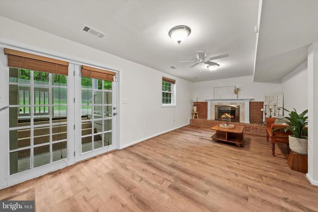 318 LAWYERS RD NW, Vienna, VA 22180