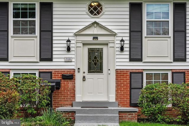 318 LAWYERS RD NW, Vienna, VA 22180