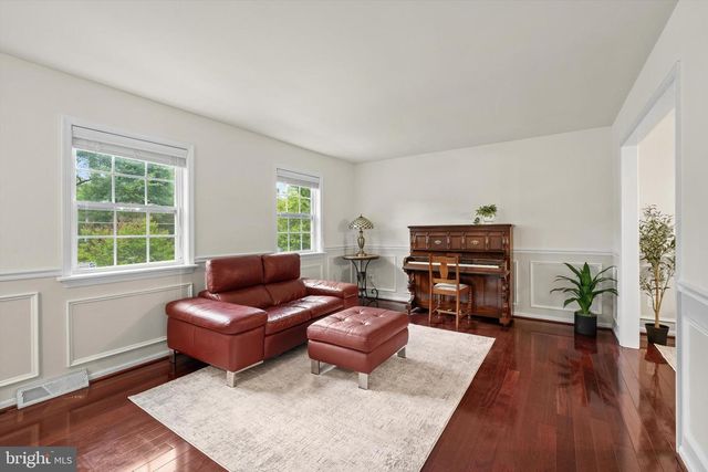 318 LAWYERS RD NW, Vienna, VA 22180