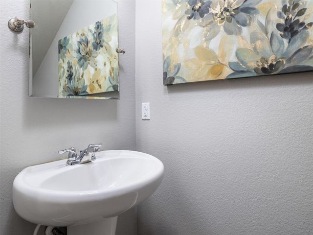 1001 Zodiac LN 28, Round Rock, TX 78665