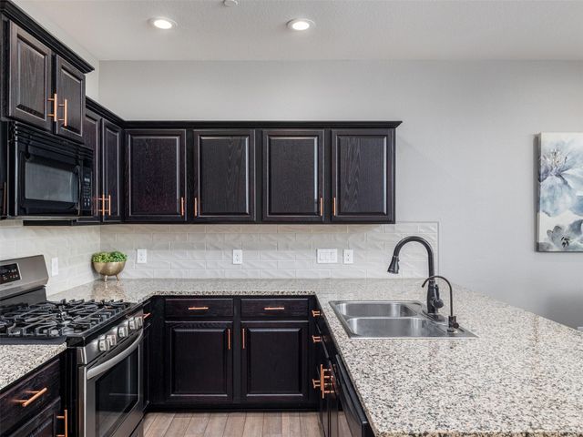 1001 Zodiac LN 28, Round Rock, TX 78665