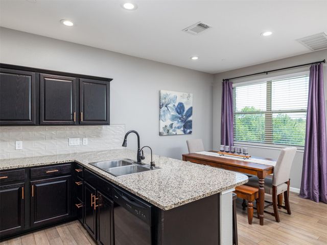 1001 Zodiac LN 28, Round Rock, TX 78665