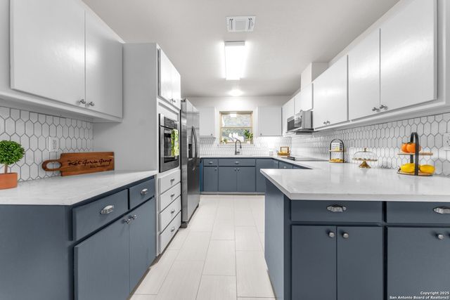 8223 Joe Dimaggio Dr, San Antonio, TX 78240