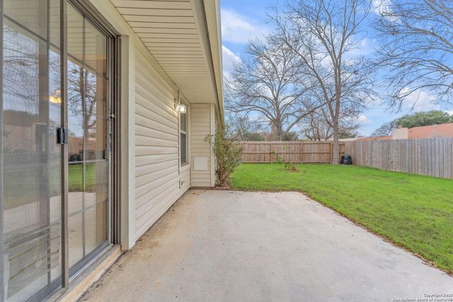 8223 Joe Dimaggio Dr, San Antonio, TX 78240