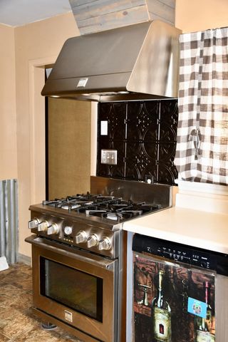 308 Maple Avenue S, Thief River Falls, MN 56701