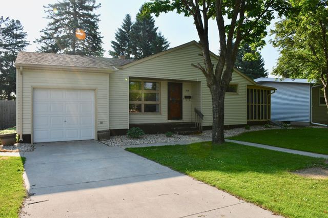 308 Maple Avenue S, Thief River Falls, MN 56701