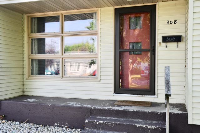 308 Maple Avenue S, Thief River Falls, MN 56701