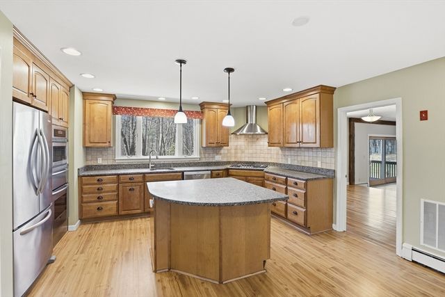 15 Long Ridge Rd, Acton, MA 01720
