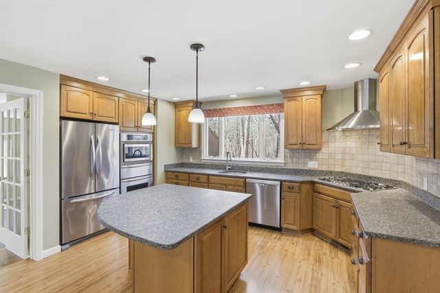 15 Long Ridge Rd, Acton, MA 01720