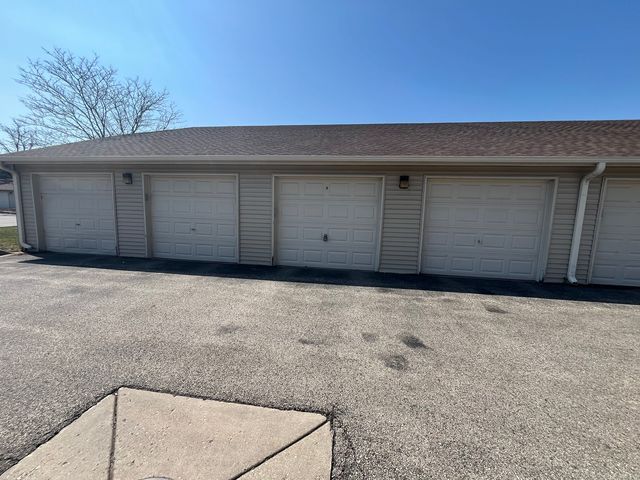 1524 W Sand Bar Court 2C, Round Lake, IL 60073