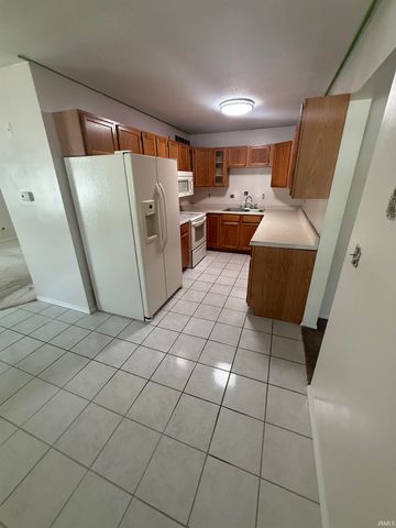 907 WINGRA Court, Kokomo, IN 46902