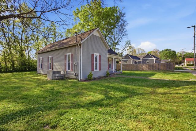 102 South Locust Street, Mount Pleasant, TN 38474