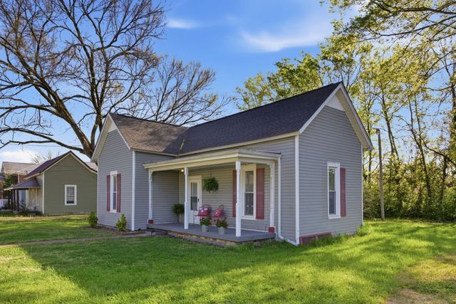 102 South Locust Street, Mount Pleasant, TN 38474
