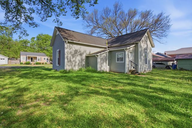 102 South Locust Street, Mount Pleasant, TN 38474