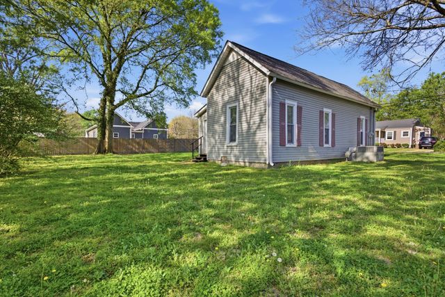 102 South Locust Street, Mount Pleasant, TN 38474