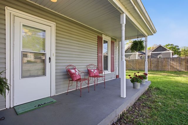 102 South Locust Street, Mount Pleasant, TN 38474