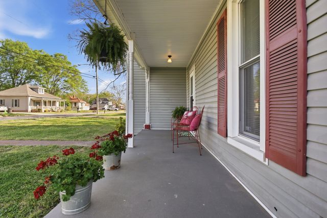 102 South Locust Street, Mount Pleasant, TN 38474