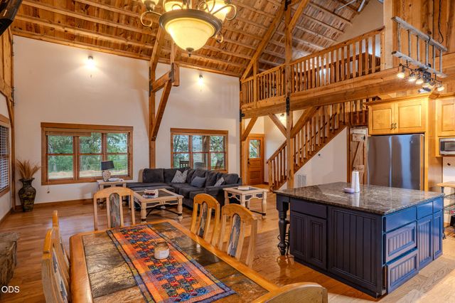 688 Worthington Road, Eagle Point, OR 97524