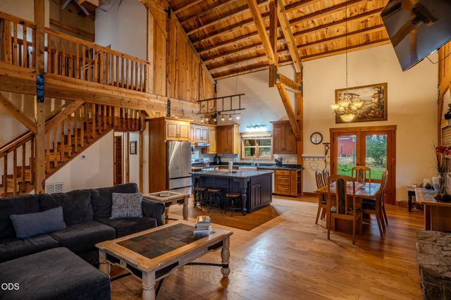 688 Worthington Road, Eagle Point, OR 97524