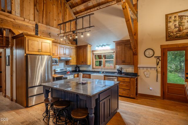 688 Worthington Road, Eagle Point, OR 97524