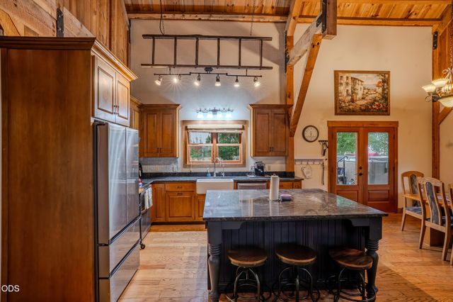 688 Worthington Road, Eagle Point, OR 97524