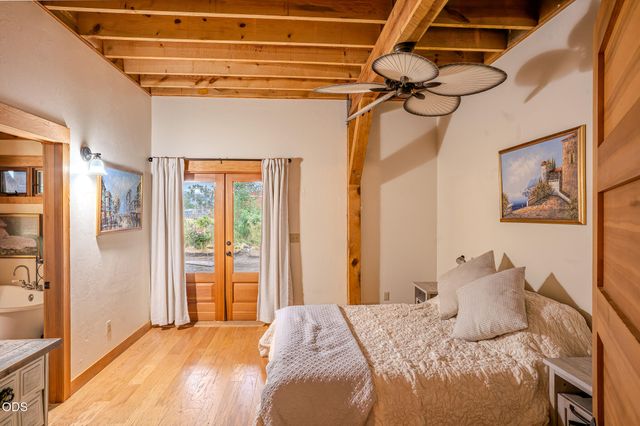 688 Worthington Road, Eagle Point, OR 97524