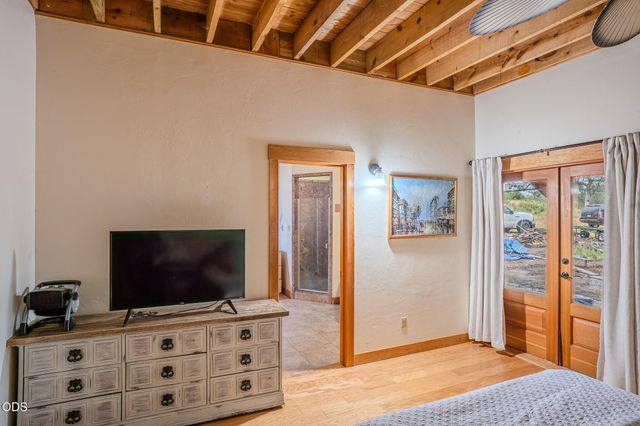 688 Worthington Road, Eagle Point, OR 97524