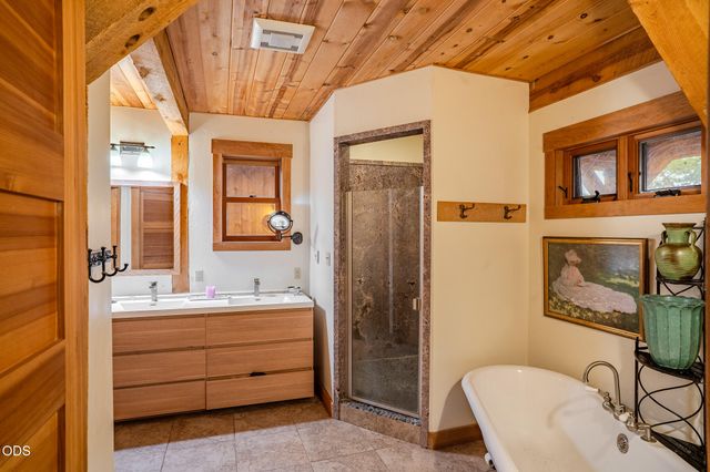 688 Worthington Road, Eagle Point, OR 97524