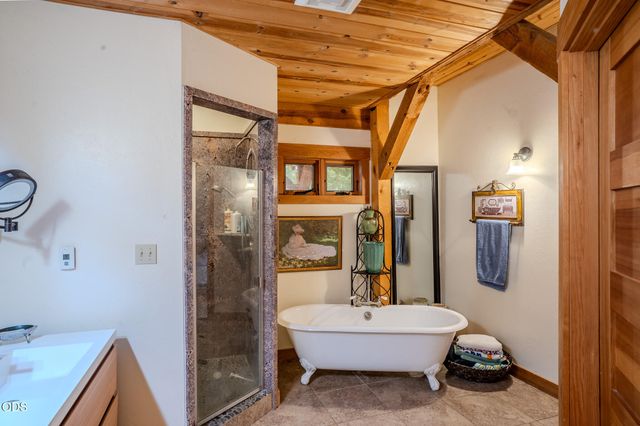 688 Worthington Road, Eagle Point, OR 97524