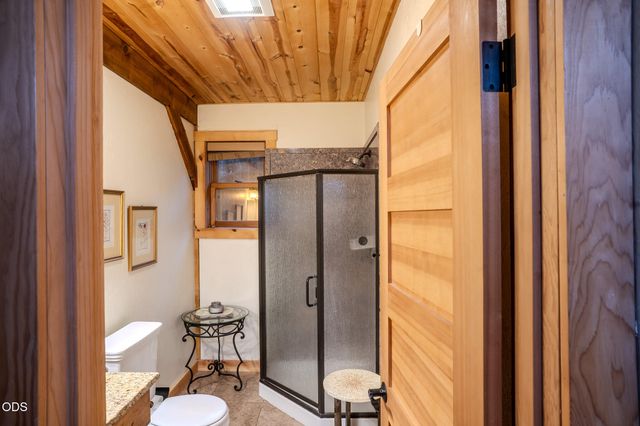 688 Worthington Road, Eagle Point, OR 97524