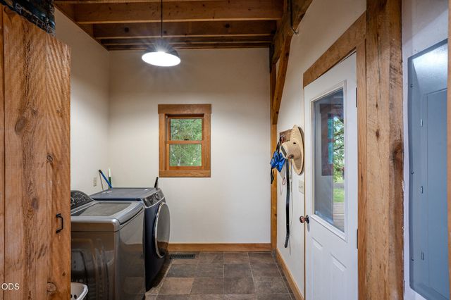 688 Worthington Road, Eagle Point, OR 97524