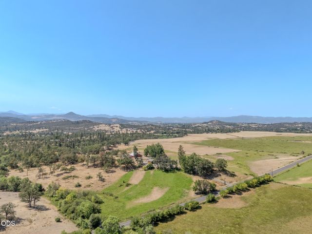 688 Worthington Road, Eagle Point, OR 97524