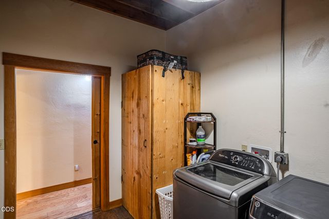 688 Worthington Road, Eagle Point, OR 97524