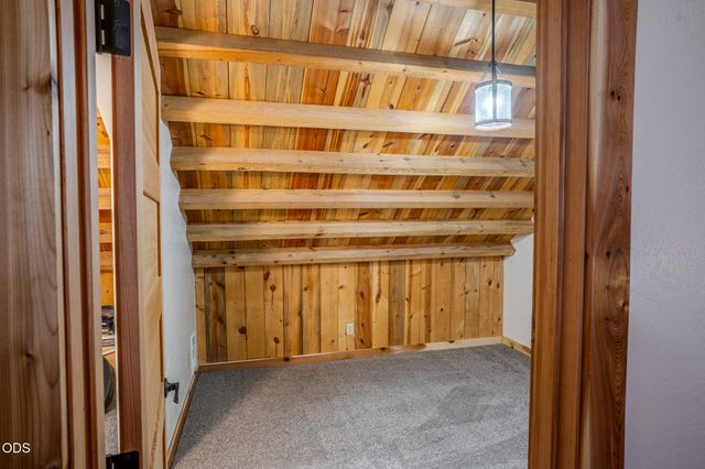 688 Worthington Road, Eagle Point, OR 97524