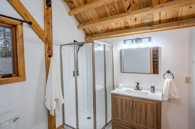 688 Worthington Road, Eagle Point, OR 97524