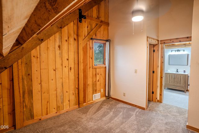 688 Worthington Road, Eagle Point, OR 97524