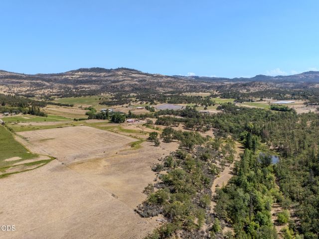 688 Worthington Road, Eagle Point, OR 97524