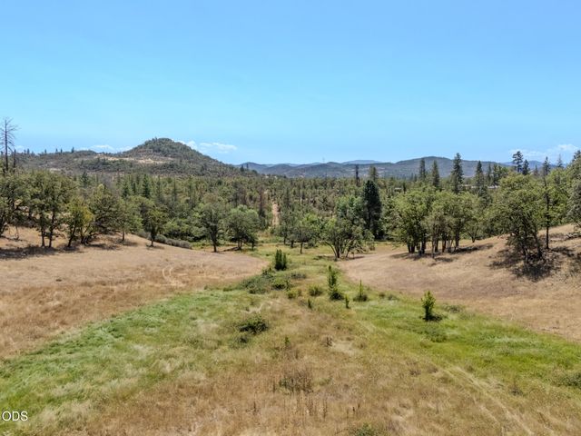 688 Worthington Road, Eagle Point, OR 97524